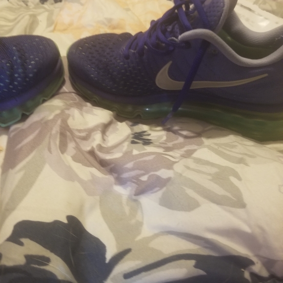 Shoes - Picture 4 of 13